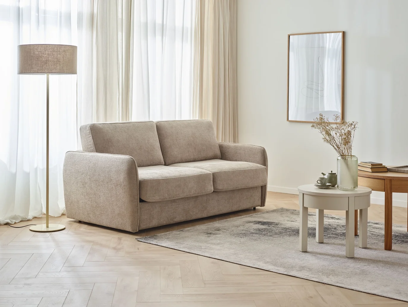 Home staging – przykład beżowego salonu w neutralnym charakterze
